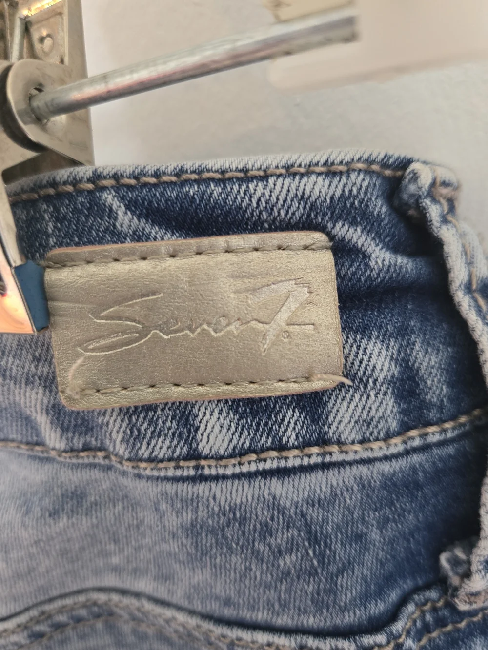 Light Wash Slim Denim Jeans With Cuffed Raw Edge Hem. Womens Size 6. - Picture 6 of 14